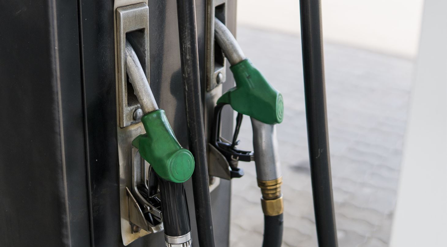 Benzinstander på tankstation